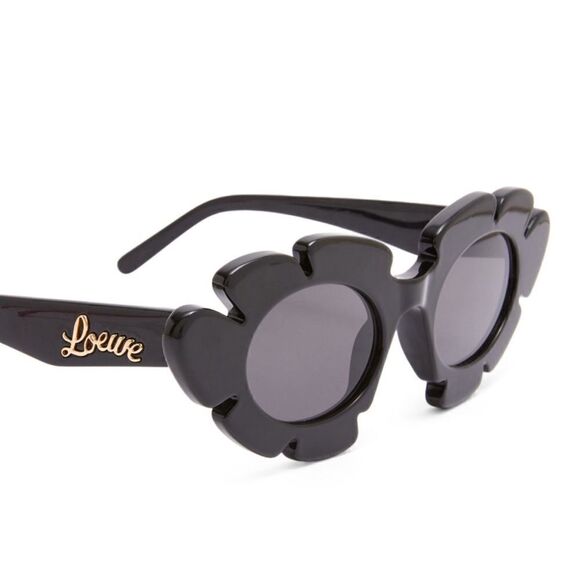Loewe Paula Ibiza Flower
Shaped Sunglasses in Black / New in Box and Case - Picture 3 of 10